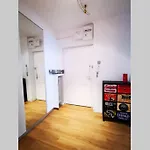 Charmante Zentrumswohnung Mit Balkon Und 80 Zoll Tv クラーゲンフルト