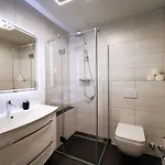 Charmante Zentrumswohnung Mit Balkon Und 80 Zoll Tv *