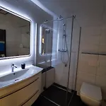 Charmante Zentrumswohnung Mit Balkon Und 80 Zoll Tv アパート *