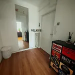 Charmante Zentrumswohnung Mit Balkon Und 80 Zoll Tv クラーゲンフルト