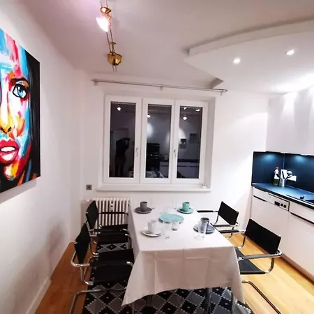 Lejlighed Charmante Zentrumswohnung Mit Balkon Und 80 Zoll Tv *