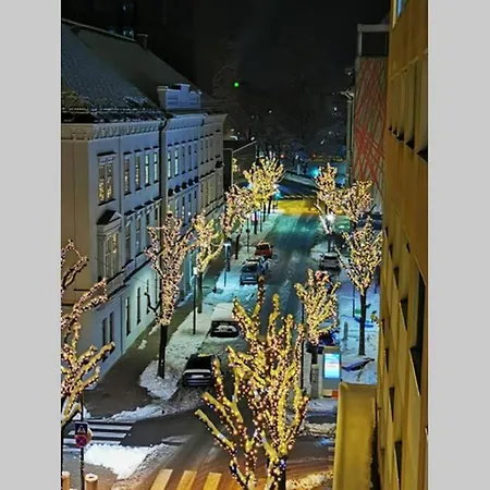 Charmante Zentrumswohnung Mit Balkon Und 80 Zoll Tv *