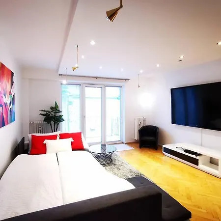 Apartmán Charmante Zentrumswohnung Mit Balkon Und 80 Zoll Tv Klagenfurt am Woerthersee