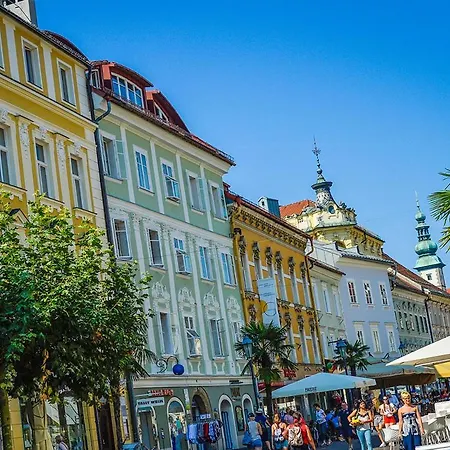 Apartment Charmante Zentrumswohnung Mit Balkon Und 80 Zoll Tv Klagenfurt am Woerthersee