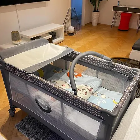 Apartmán Charmante Zentrumswohnung Mit Balkon Und 80 Zoll Tv Klagenfurt am Woerthersee