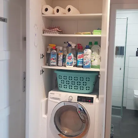 Charmante Zentrumswohnung Mit Balkon Und 80 Zoll Tv * 클라겐푸르트