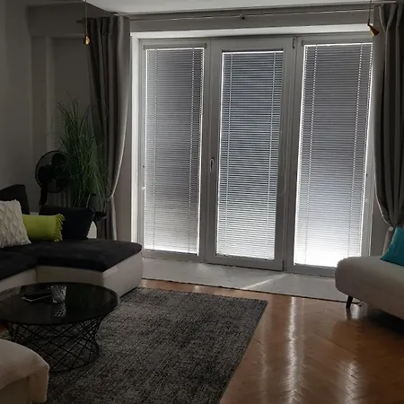 Charmante Zentrumswohnung Mit Balkon Und 80 Zoll Tv * クラーゲンフルト