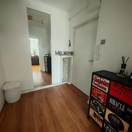 Charmante Zentrumswohnung Mit Balkon Und 80 Zoll Tv קלגנפורט