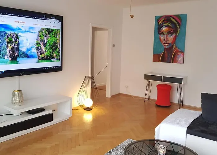 Charmante Zentrumswohnung Mit Balkon Und 80 Zoll Tv
