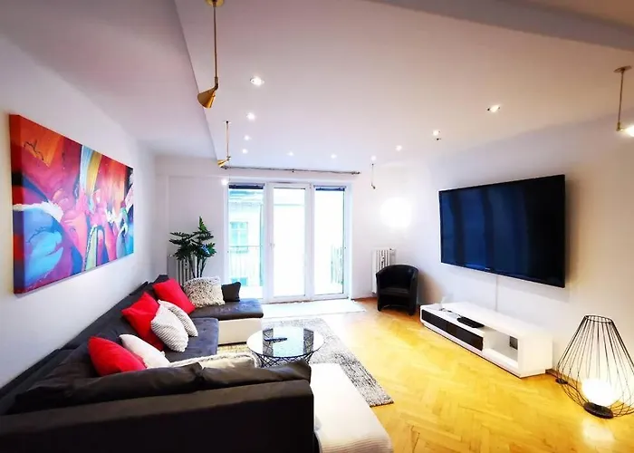 Charmante Zentrumswohnung Mit Balkon Und 80 Zoll Tv Apartment *