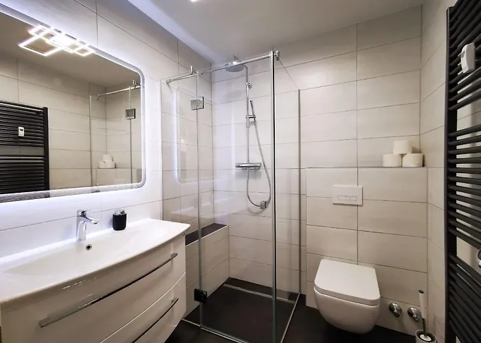 Charmante Zentrumswohnung Mit Balkon Und 80 Zoll Tv *