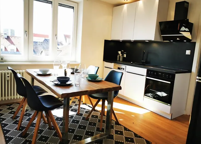 Charmante Zentrumswohnung Mit Balkon Und 80 Zoll Tv Апартаменты *