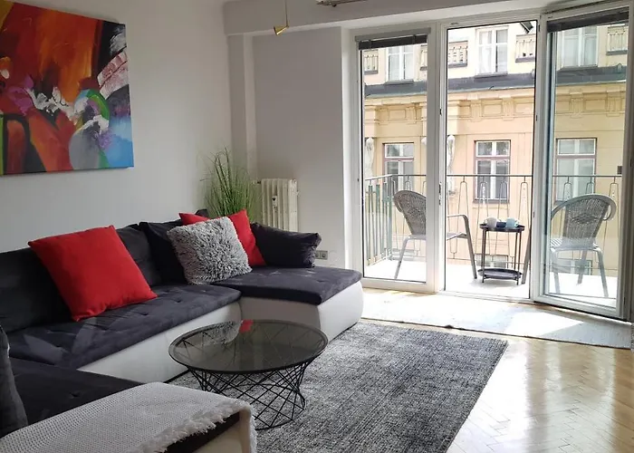 Charmante Zentrumswohnung Mit Balkon Und 80 Zoll Tv *