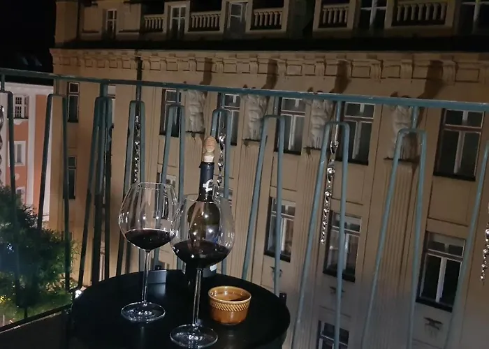 Appartement Charmante Zentrumswohnung Mit Balkon Und 80 Zoll Tv