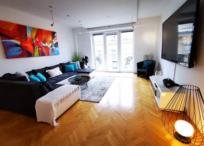 Charmante Zentrumswohnung Mit Balkon Und 80 Zoll Tv Apartment Klagenfurt am Wörthersee