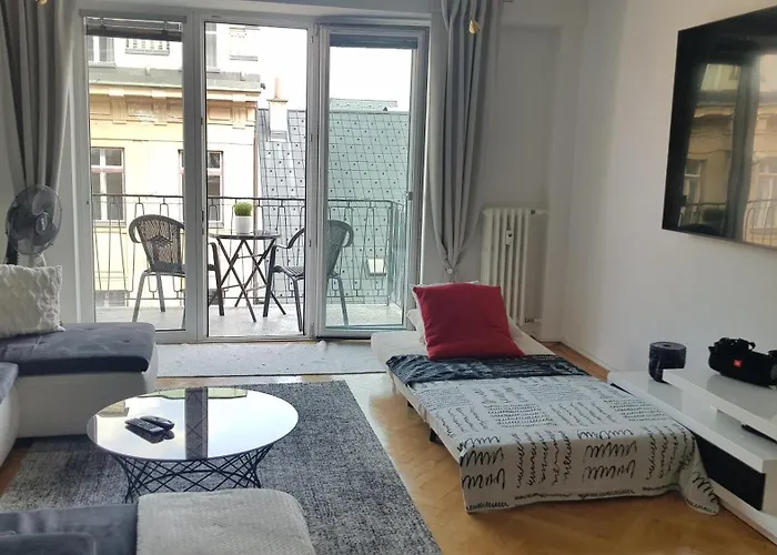 Charmante Zentrumswohnung Mit Balkon Und 80 Zoll Tv *
